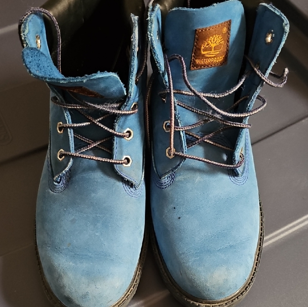 Timberland Men's   Used Royal Blue Waterproof Boots. Size 6M